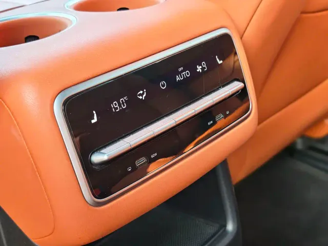 Li Auto L8 — Фото автомобиля 16