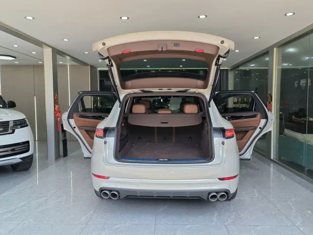 Porsche Cayenne — Фото автомобиля 23