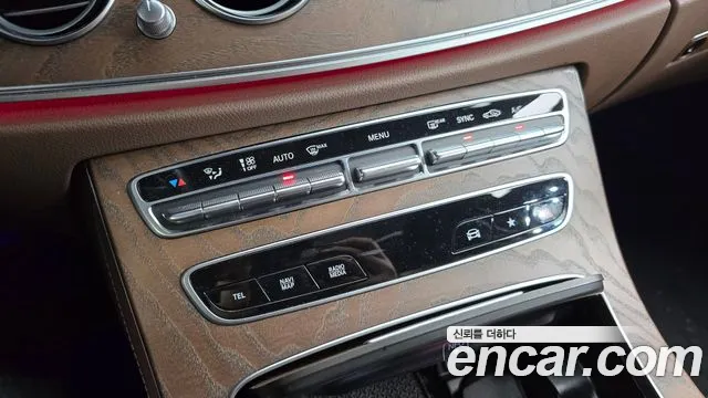 Mercedes-Benz E-Class — Фото автомобиля 30