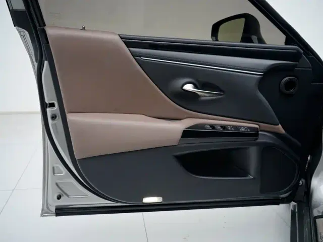 Lexus ES — Фото автомобиля 14