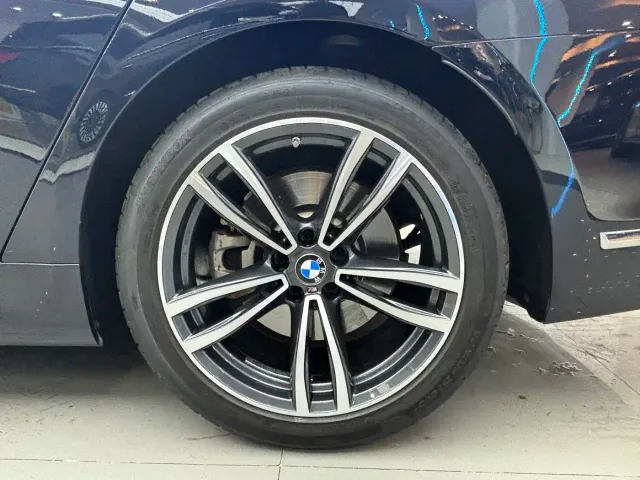 BMW 7 Series — Фото автомобиля 22