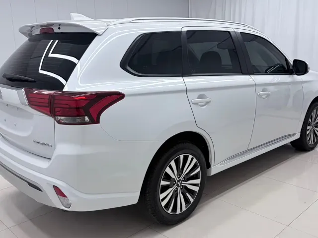 Mitsubishi Outlander — Фото автомобиля 4
