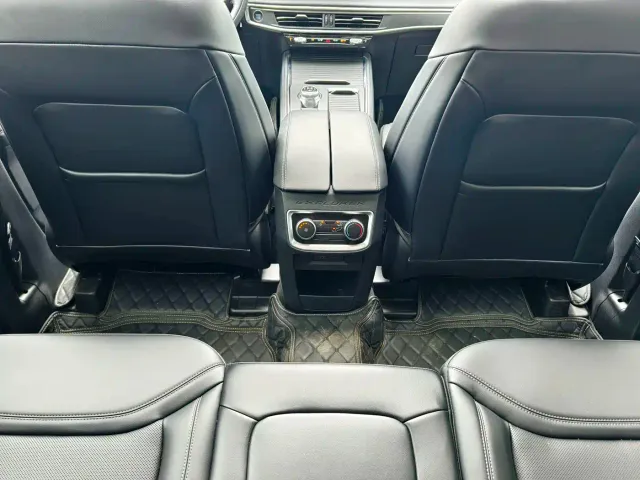 Ford Explorer — Фото автомобиля 13