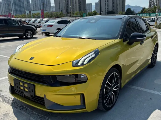 Lynk & Co 03 — Фото автомобиля 3