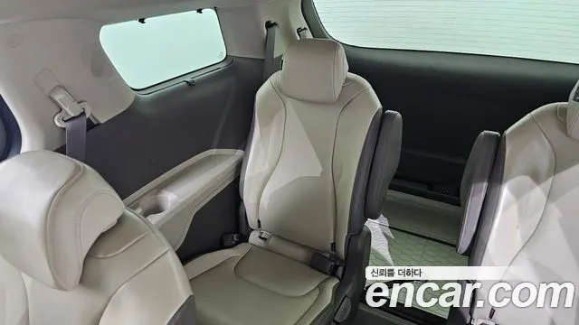 Kia Carnival Generation 4 — Фото автомобиля 29
