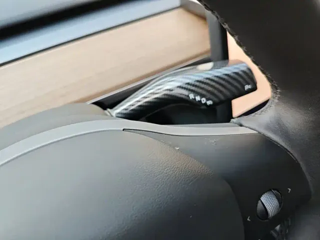 Tesla Model Y — Фото автомобиля 13
