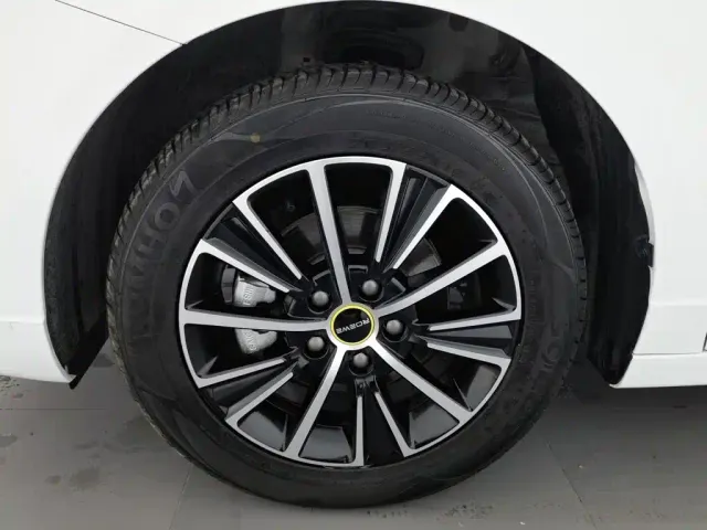 Roewe i5 — Фото автомобиля 17