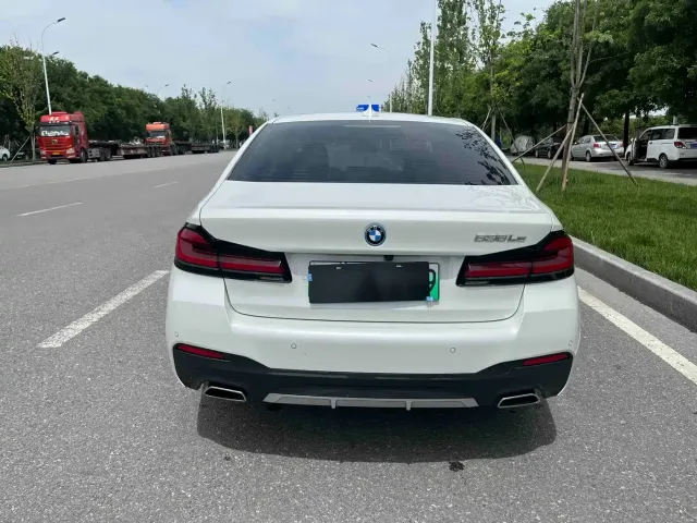 BMW 5 Series — Фото автомобиля 19