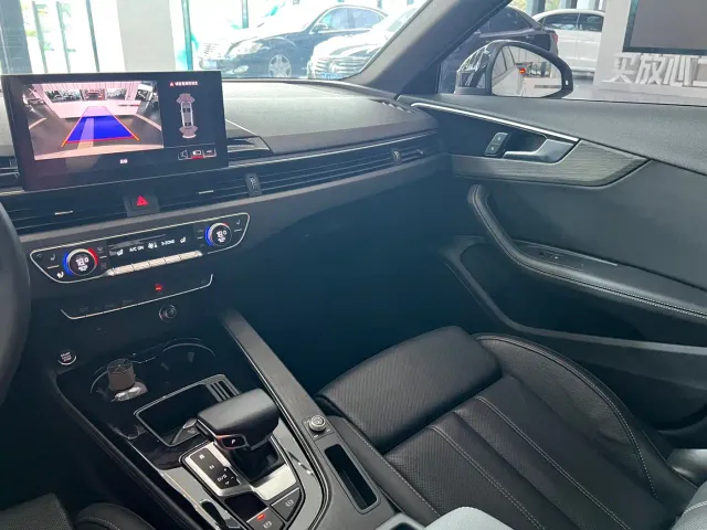 Audi A4L — Фото автомобиля 14
