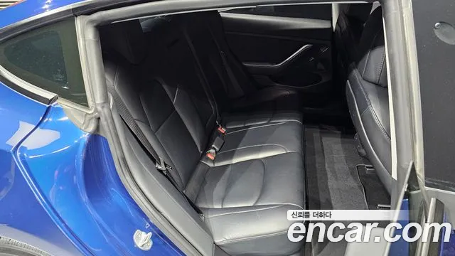Tesla Model 3 — Фото автомобиля 17