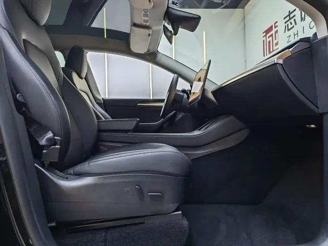 Tesla Model Y — Фото автомобиля 11