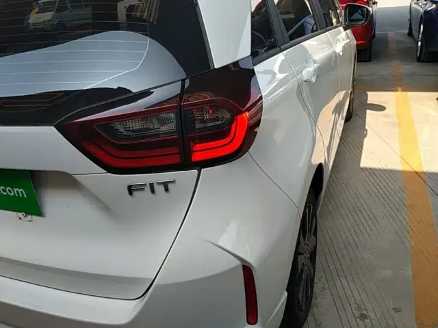 Honda Fit 2022 1.5L CVT Trend Sunroof Edition — Фото автомобиля 7