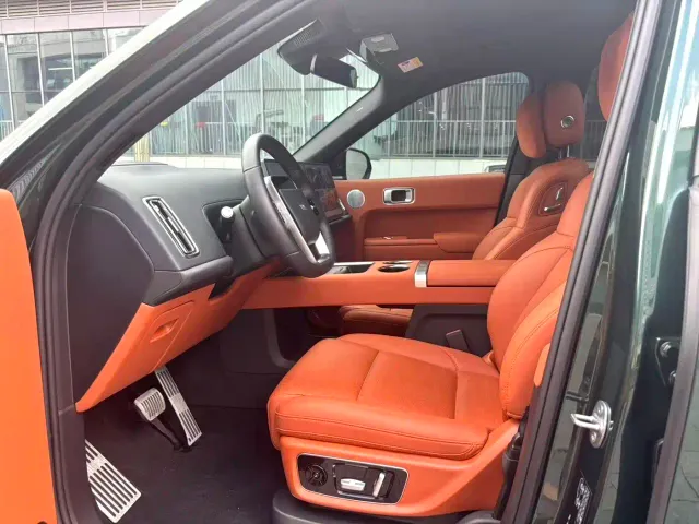 Li Auto L8 — Фото автомобиля 4