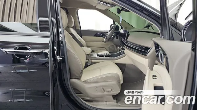 Kia Carnival Generation 4 — Фото автомобиля 11