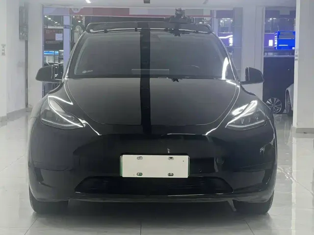 Tesla Model Y — Фото автомобиля 3