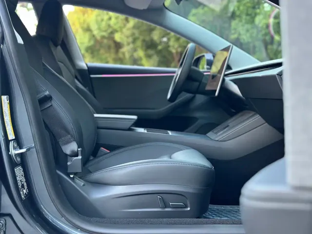 Tesla Model 3 — Фото автомобиля 12