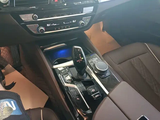 BMW 5 Series — Фото автомобиля 13