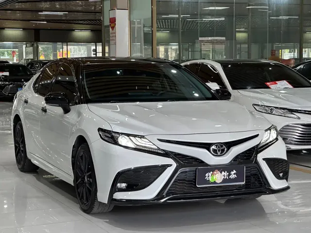 Toyota Camry — Фото автомобиля 3