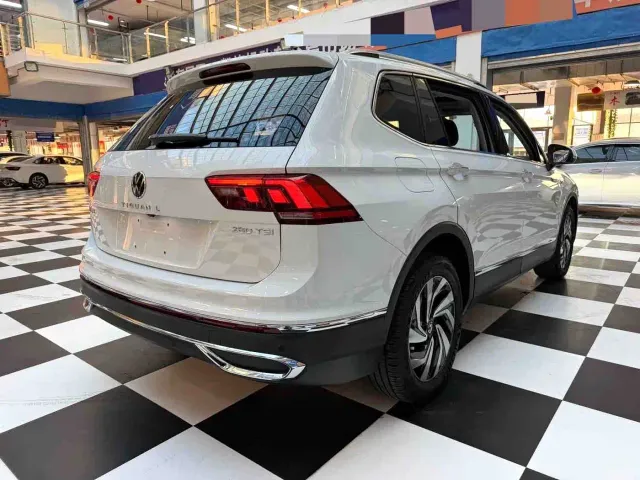 Volkswagen Tiguan L — Фото автомобиля 9