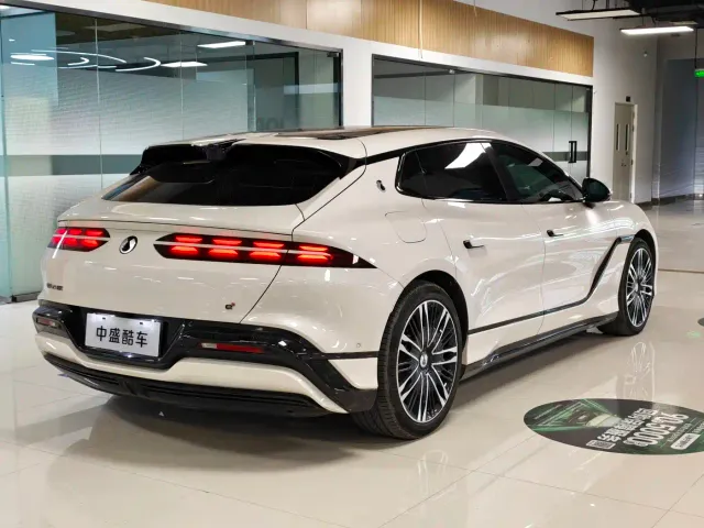 Denza Z9GT — Фото автомобиля 12