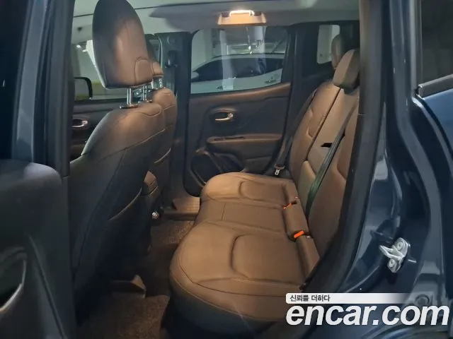 Jeep Renegade — Фото автомобиля 10
