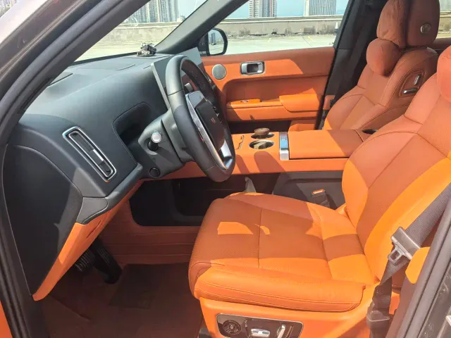 Li Auto L8 — Фото автомобиля 9