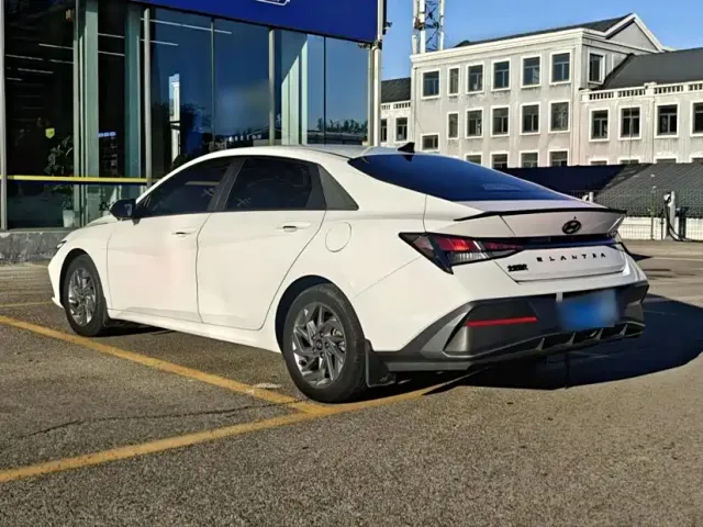 Hyundai Elantra — Фото автомобиля 4