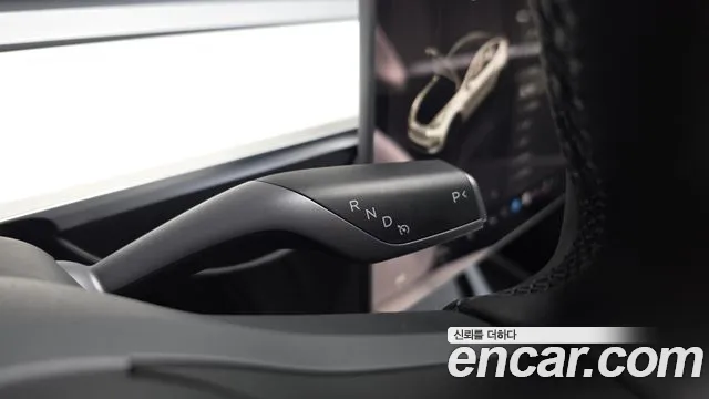 Tesla Model Y — Фото автомобиля 12