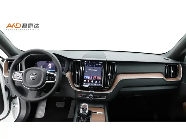 Volvo XC60 — Фото автомобиля 5