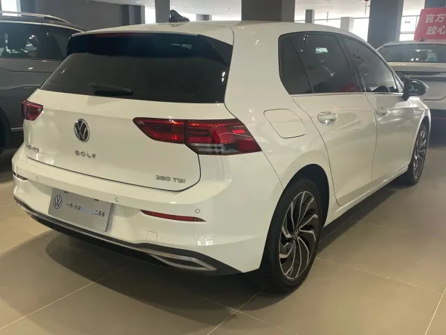 Volkswagen Golf — Фото автомобиля 14