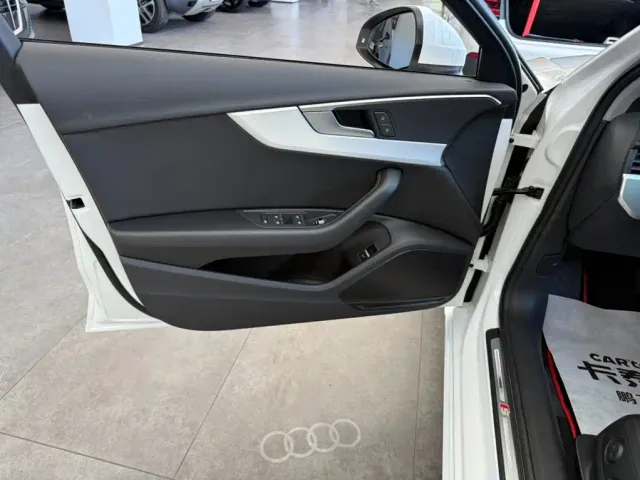 Audi A4L — Фото автомобиля 7
