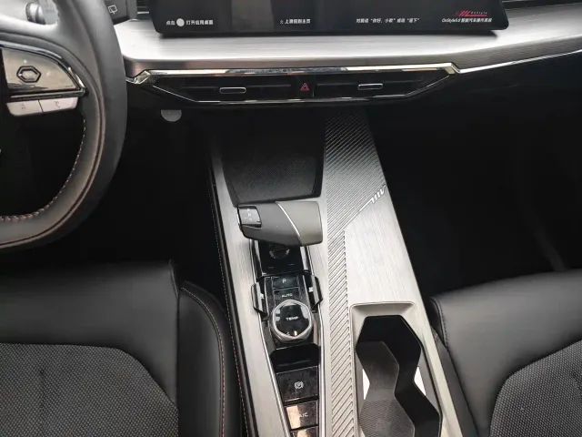 Changan Z6 — Фото автомобиля 7