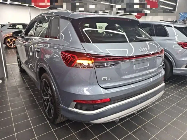 Audi Q4 e-tron — Фото автомобиля 4
