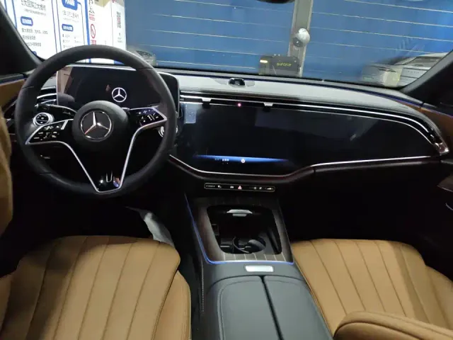 Mercedes-Benz E-Class — Фото автомобиля 8
