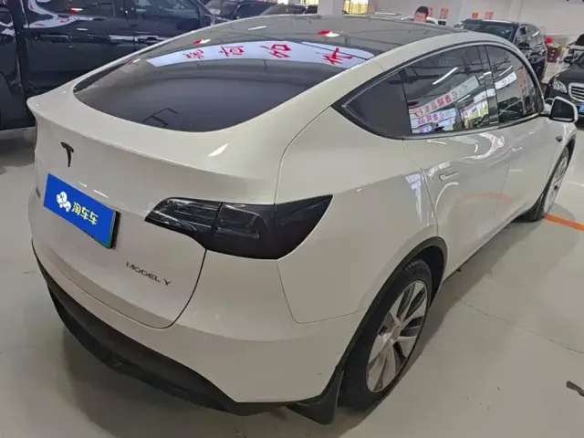 Tesla Model Y 2022 Facelift Rear-Wheel Drive Version — Фото автомобиля 3