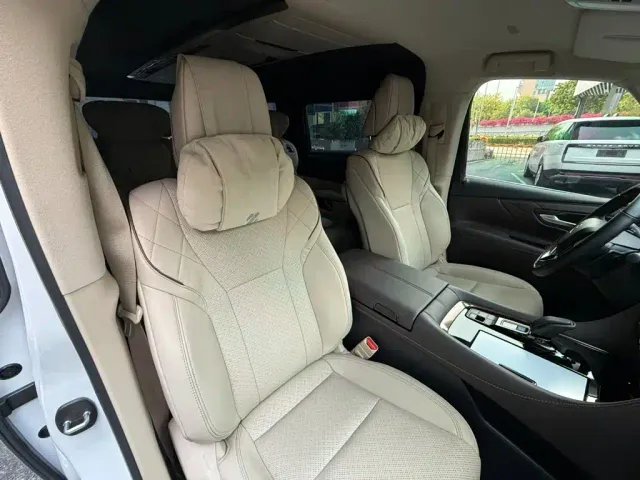Toyota Alphard — Фото автомобиля 9