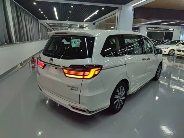 Honda Odyssey 2022 2.0L e:HEV Sharp·Enjoyment Edition — Фото автомобиля 6