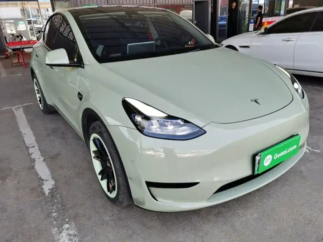 Tesla Model Y — Фото автомобиля 3