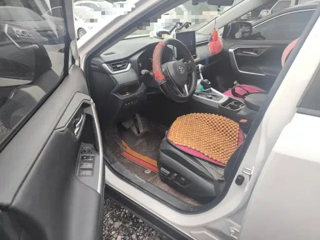 Toyota RAV4 — Фото автомобиля 12