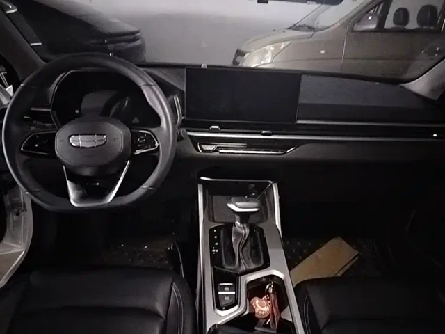 Geely Emgrand — Фото автомобиля 5
