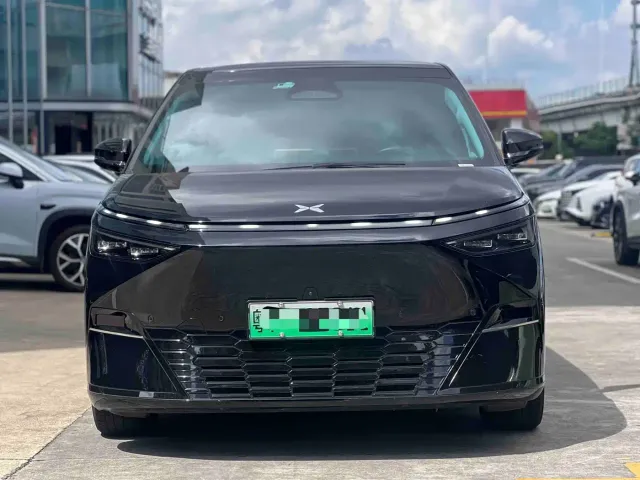 Xpeng X9 — Фото автомобиля 2