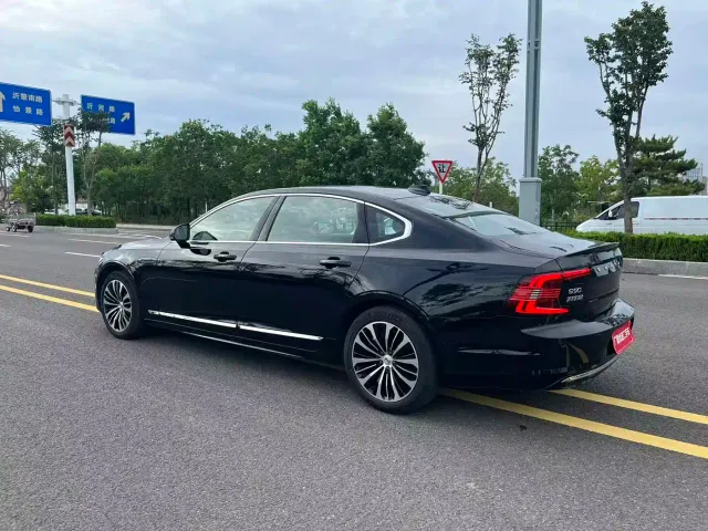 Volvo S90 — Фото автомобиля 11