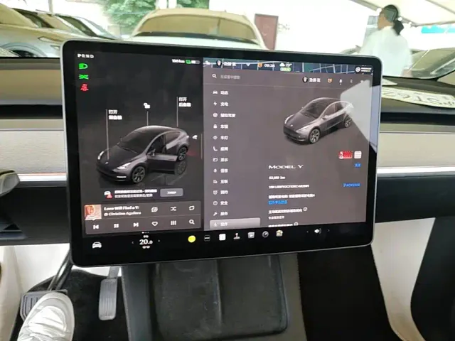 Tesla Model Y — Фото автомобиля 12