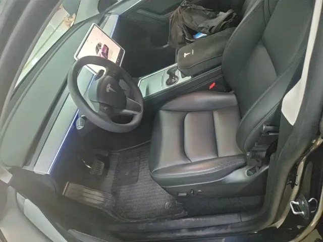 Tesla Model Y — Фото автомобиля 14