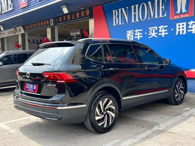 Volkswagen Tiguan L — Фото автомобиля 7