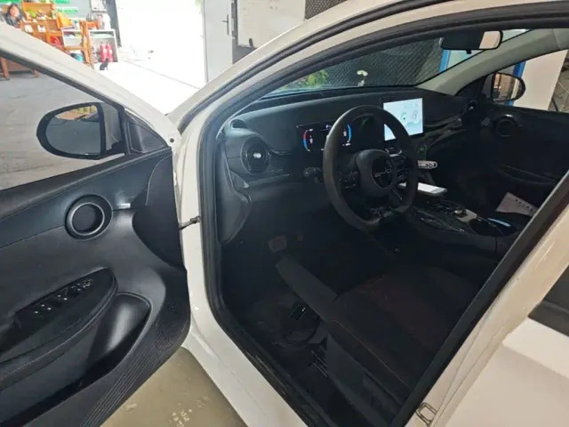BYD e2 — Фото автомобиля 15