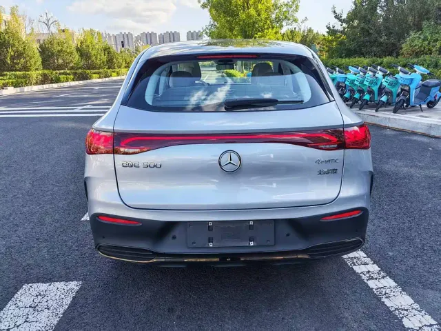 Mercedes-Benz EQE SUV — Фото автомобиля 3
