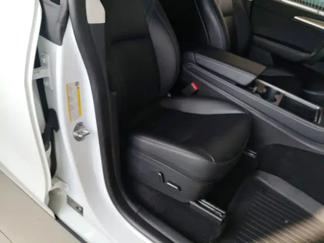Tesla Model Y — Фото автомобиля 24