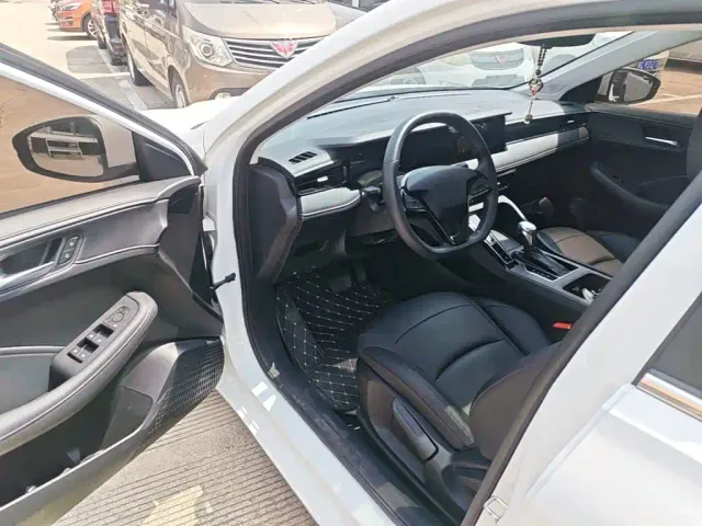 Roewe i5 — Фото автомобиля 15