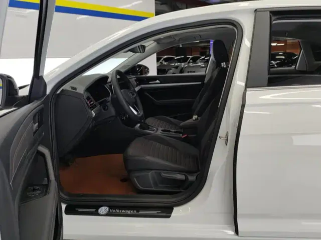 Volkswagen Lavida 2024 Model 300TSI DSG Starlight Full Comfort Edition — Фото автомобиля 9